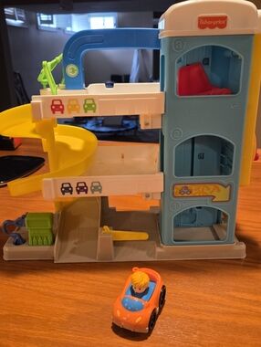 Fisher-Price Little People Parking Garage And Wheelie Car Playset Blue Ramp Toy